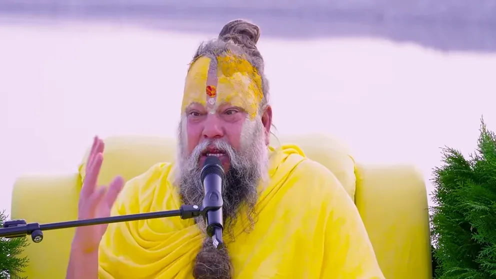 Premanand Ji Maharaj at a morning satsang by the river