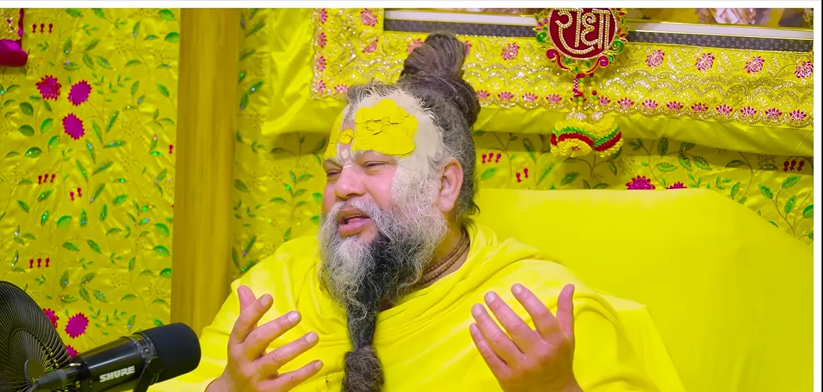 Premanand Ji Maharaj both palms open while explaining