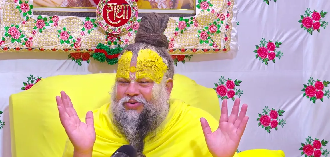 Premanand Ji Maharaj both palms raised towards devotees in blessing