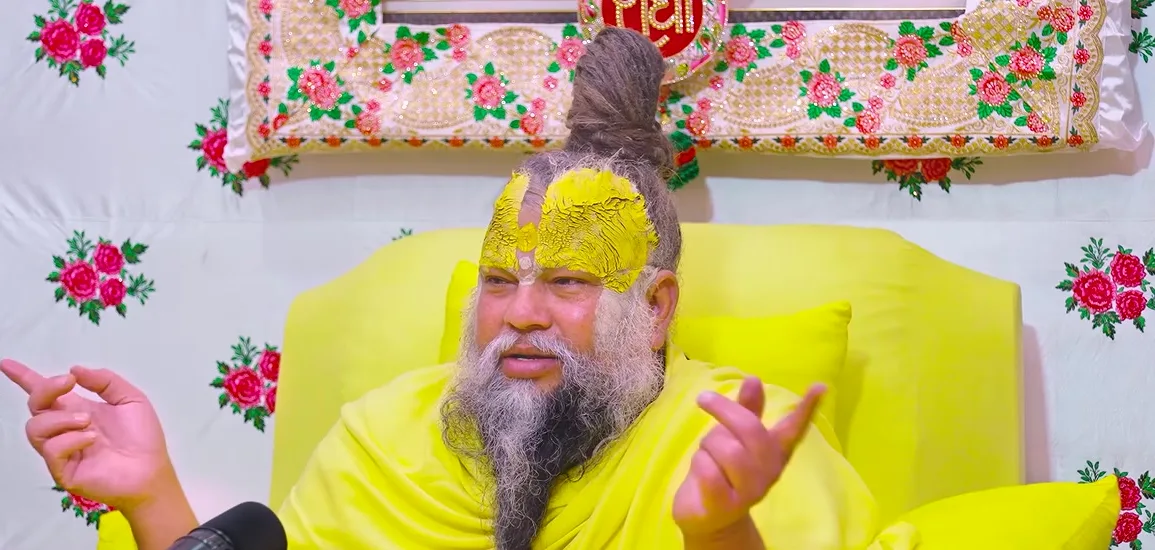 Premanand Ji Maharaj explaining a point with both hands