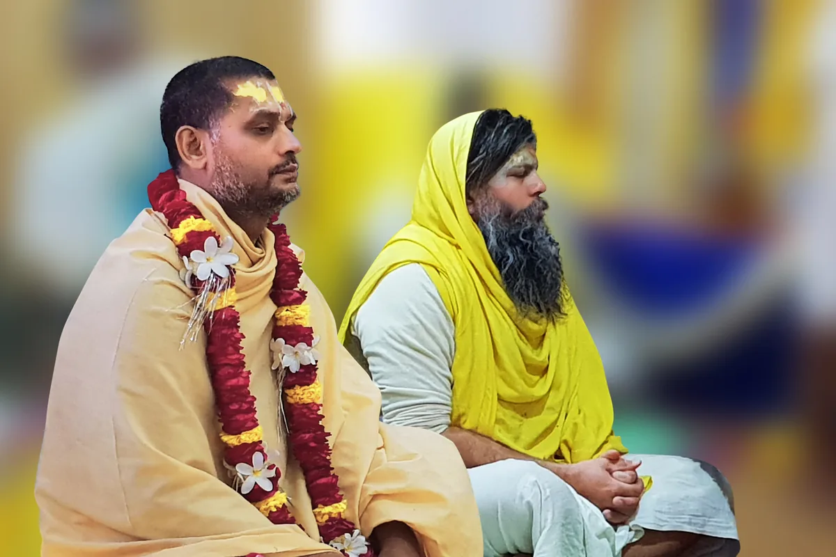Premanand Ji Maharaj seated in meditation beside his guru Shri Hit Gaurangi Sharan Ji Maharaj at Vrindavan
